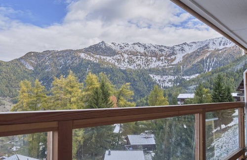 Riddes Apartment | Cosy Apartment in the Centre of Town With Views and Parking