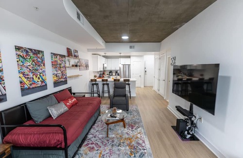 North Decatur Apartment | Midtown Luxepad 1b1b Rooftop Lounge Pool Gym Xbox