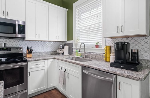 Dixon Park House | The Peach House- Near Downtown