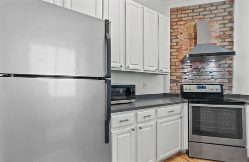 Beach Institute House | Quiet Historic Corner Home Near Downtown