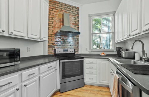 Beach Institute House | Quiet Historic Corner Home Near Downtown