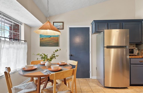 Whitemarsh Island House | New Meets Nostalgic- Cottage Sleeps 8