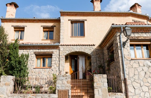 Otero de Herreros House | Rural House 'La Chatarrería De Ferreros' with Mountain View, Private Terrace and Wi-Fi