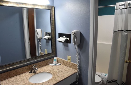 Clinton Hotel | Timber Motel