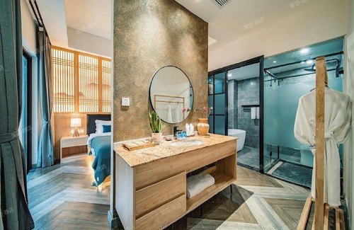 Emeishan House | Room-heinemann Hotel Courtyard or Terrac