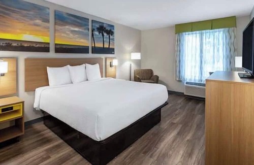 Louisburg Hotel | Haven Inn & Suites