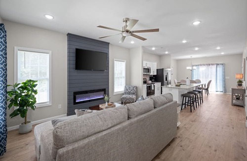 Clarksville House | The Lopez Lounge in Downtown