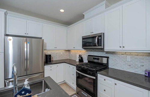 Ontario Apartment | Luxurious Cozy Ontario Home Ideal Family Retreat