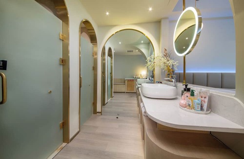 Yanta Qu Hotel | AI Lives In The Future Hotel（Xi'an High tech Zone Science and Technology Second Road Subway Station）