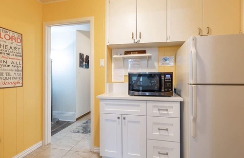 Kingsland House | Lazy Cove Waterfront Getaway on Lake Lbj!