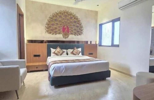 Dwarka Hotel | Hotel The Grand Om Krishna
