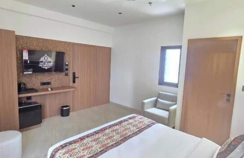 Dwarka Hotel | Hotel The Grand Om Krishna