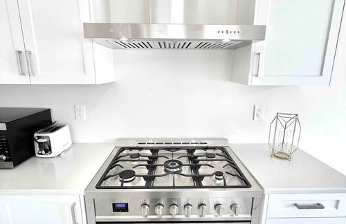 Thorold House | Brand New 5 Bedroom Home in West Niagara