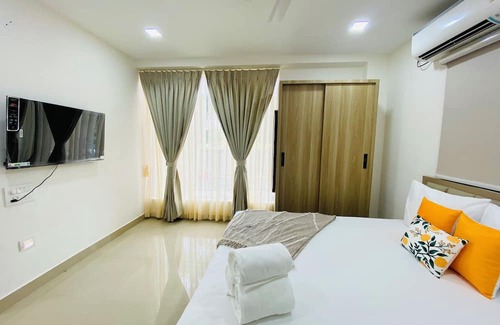 Sector 14 Hotel | MOZO Banquet and Conference Hall Gurgaon