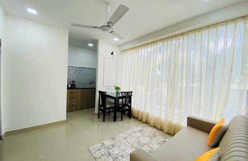 Sector 14 Hotel | MOZO Banquet and Conference Hall Gurgaon