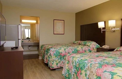 Merrillville Hotel | Economy Inn By Townhouse Merrillville US 30