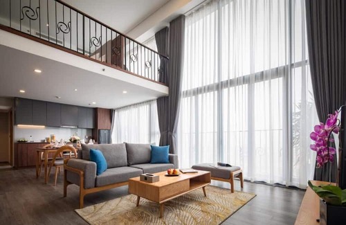 Tay Ho Hotel | Grand PentStudio West Leak Luxury