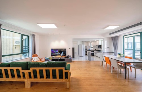 Xujiahui Bed & Breakfast | Tyms Elegant 3BR 2BA Home Novel Garden