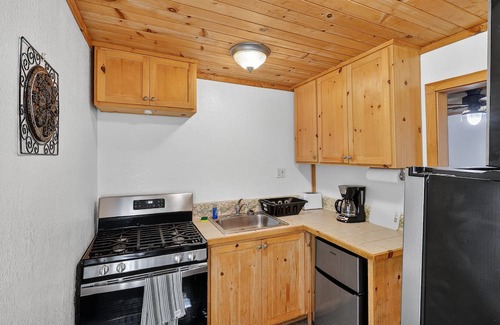 Cobb Apartment | Rouge Cobb Mountain Hotel - Cabin 3