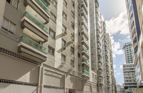 Centro Apartment | 3BR Apt w/Balcony 100m From Beach Evz0601