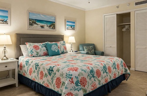 Bridle Trails Condo | Simple Apartment