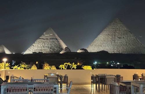 Al Haram House | Charming Hotel with Stunning Panorama View of the Great Giza Pyramids,