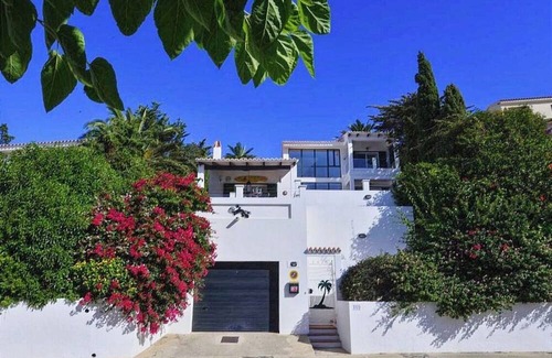 Cala Llonga Ski Chalet | Beautiful beachfront villa with pool & aacc