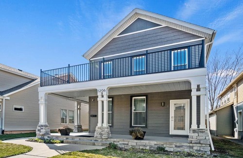 West Central Apartment | Downtown Fort Wayne, Triplex- Apt A