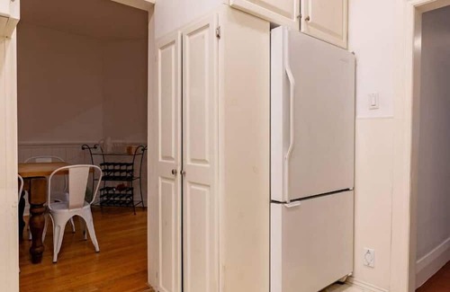 The Beaches House | Charming Detached 3-bedroom house with Private Backyard minutes from the beach
