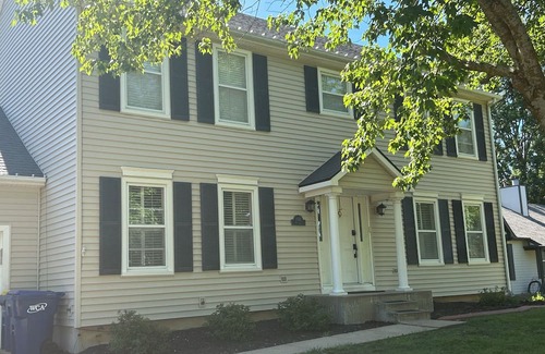 Overland Park House | KC Spacious Relaxation: 6bdrm 3.5bath 2800 sqft