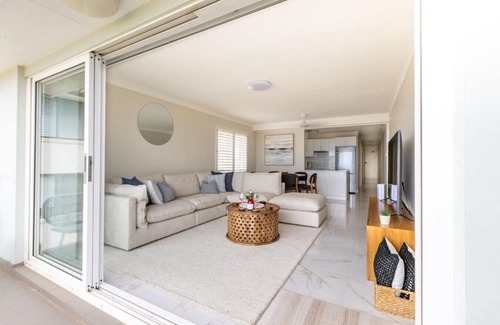 Narrabeen Apartment | Point Blank - Direct Beachfront