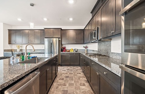Ontario House | 5bd/8beds/Spacious /comfortable