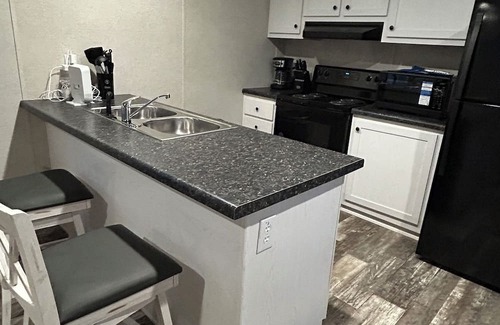 Pittsburg House | Charming 2-bedroom mobile home with AC and WiFi in London Built DEC 2024