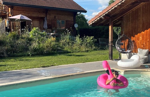 Chaparon Ski Chalet | Between lake and mountains Chalet 136 m2 + maisonnette 36 m2/swimming pool /jacuzzi