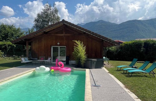 Chaparon Ski Chalet | Between lake and mountains Chalet 136 m2 + maisonnette 36 m2/swimming pool /jacuzzi