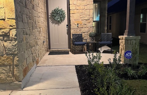 Wellborn House | Modern Aggie-Friendly Retreat - 15 mins to Kyle Field