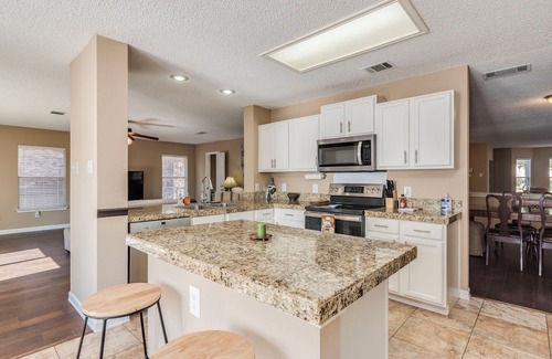 Cedar Park House | Spacious 5-bdrm house w/Free WiFi in Pleasant Cedar Park 25 Min to 6th Street