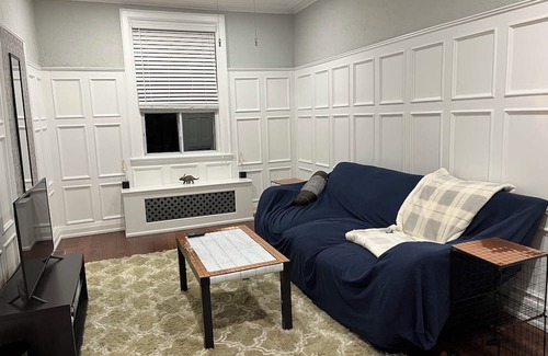 Koreatown House | Central charming home for up to 8, 5 mins to subway!