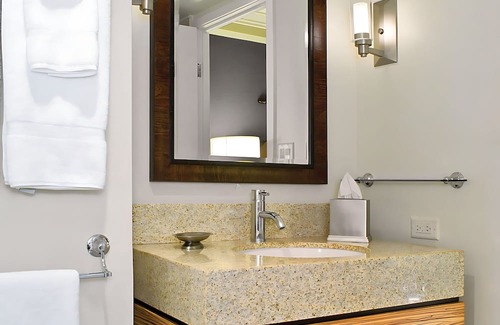 Princeville Resort | Wyndham Royal Garden at Waikiki: Cozy Studio Suite in a Luxury Honolulu Resort