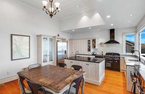 Devonport House | Stunning hillside home with city views