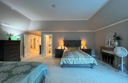 South San Mateo Resort | Spacious resort in peaceful Hillsborough with SPA/Pool for long term stay