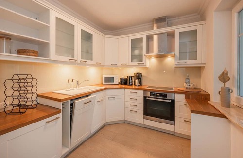 Zinnowitz Apartment | Quartier am Kirchberg - 02 - quiet residential complex with conservatory and fireplace