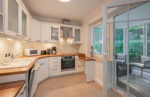 Zinnowitz Apartment | Quartier am Kirchberg - 02 - quiet residential complex with conservatory and fireplace