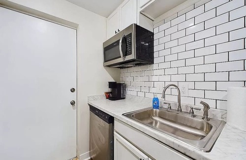 Rosewood Apartment | Elegant apartment in historic Rosewood. 10 minutes from Downtown Columbia.