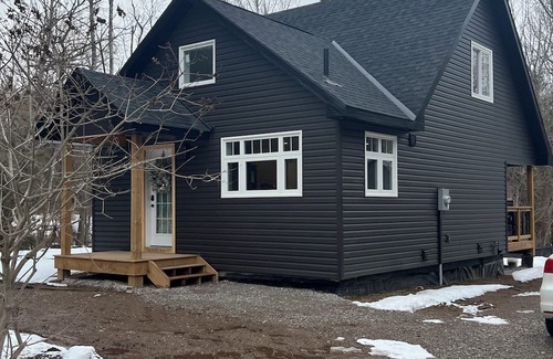 Severn House | Harmony hausnPerfect place for adventure or work 5 minutes to down town Orillia.