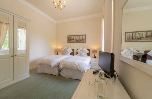 Livingston Cabin | This spacious twin room, located on the first floor, boasts relaxing neutral decor,