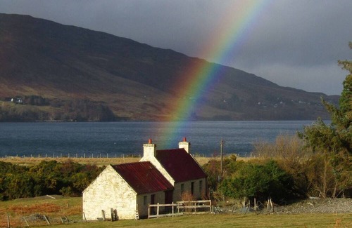 Garve Cabin | Luxury pods with a stunning loch view and access