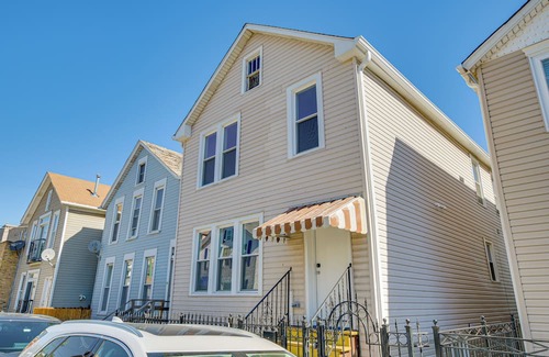 Pilsen Apartment | 3 Mi to Dwtn: Chic Apartment in Chicago!