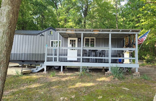 Greenville Apartment | New! Robin's Nest - Cute Lakefront Tiny House with Private Dock and A/C!