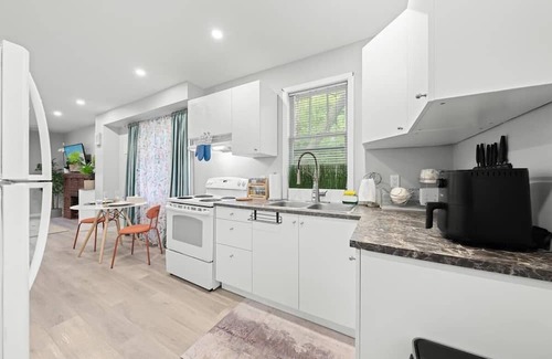 Newtonbrook House | Clean &Comfortable close to mall